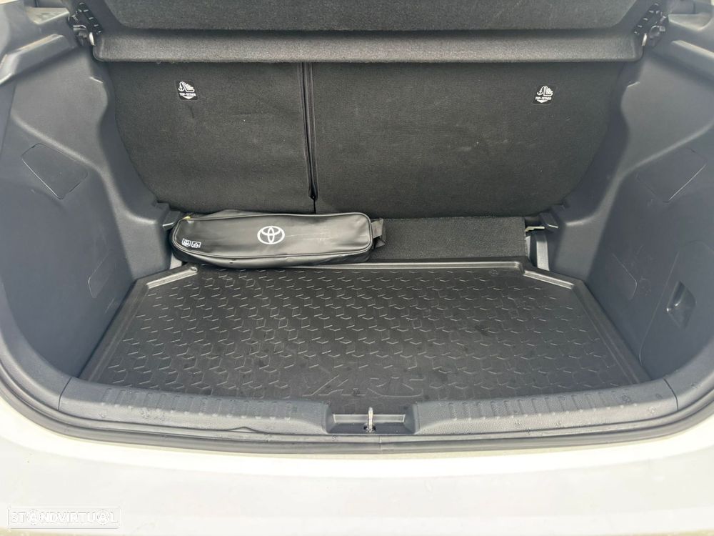 Toyota Yaris 1.5 HDF Comfort Plus - 10