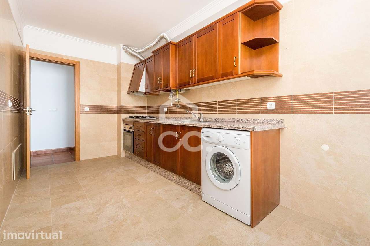 Apartamento T2 com terraço junto ao Teatro Garcia de Resende - Grande imagem: 5/17
