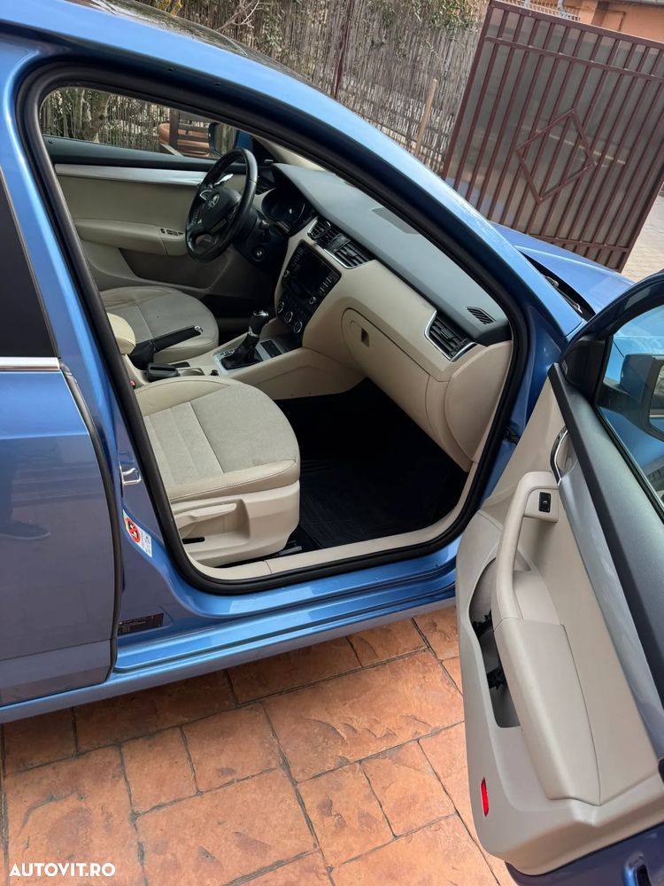 Skoda Octavia 2.0 TDI STYLE DSG - 8