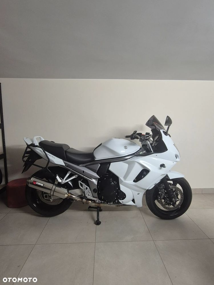 Suzuki GSX - 3