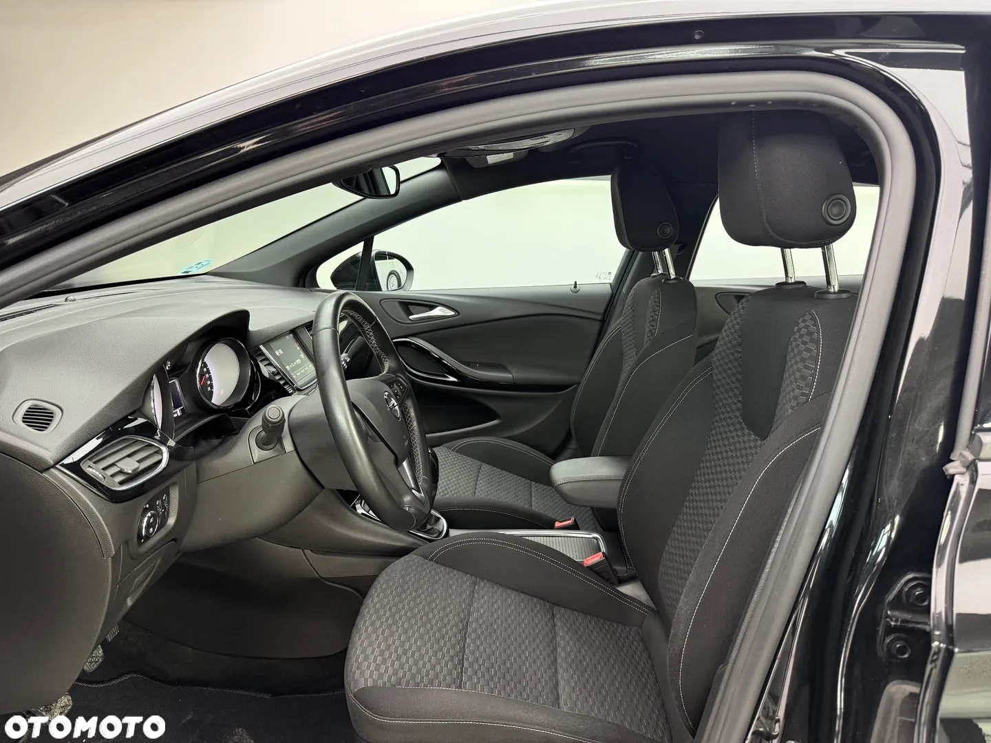 Opel Astra 1.6 D (CDTI) Dynamic - 24