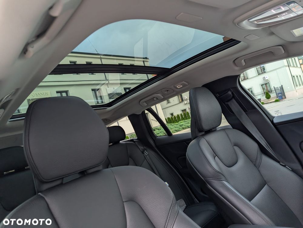 Volvo V60 B5 B AWD Plus Dark - 11