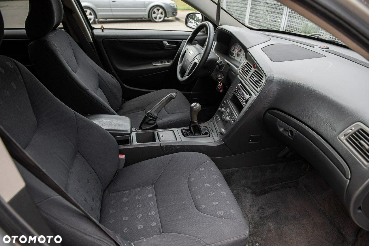 Volvo V70 2.4 Premium - 9