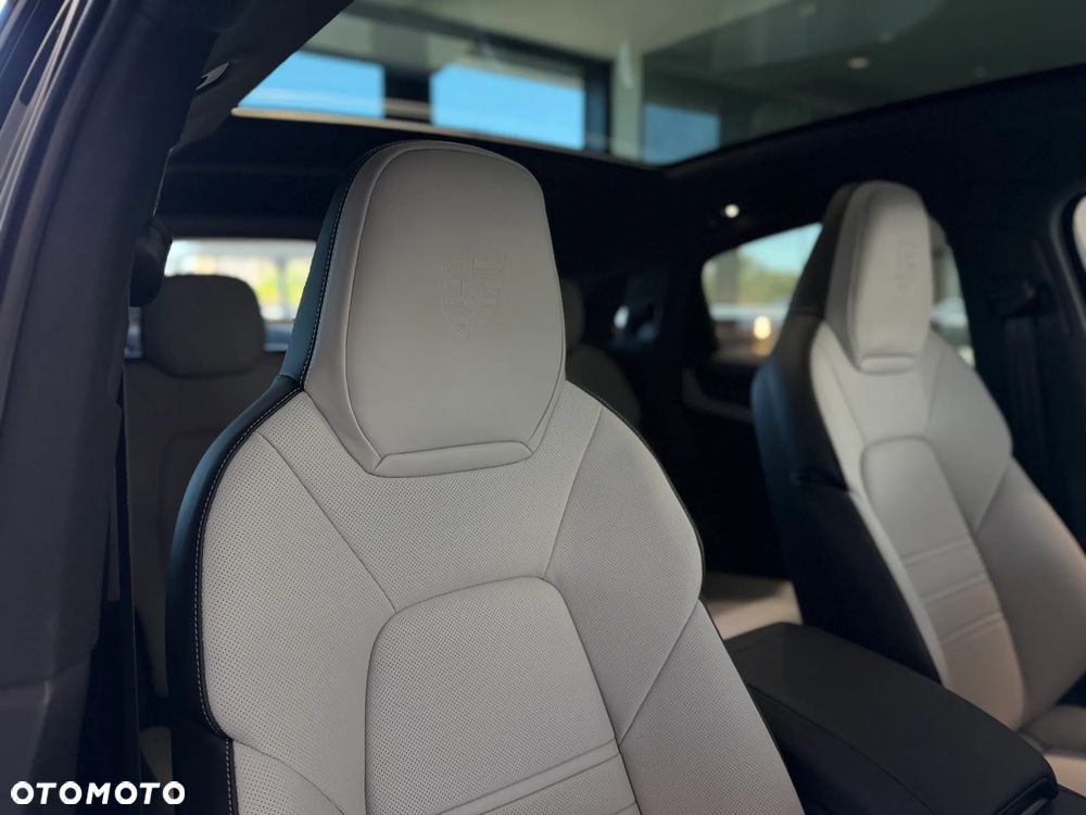 Porsche Cayenne E-Hybrid PHEV Black Edition - 18