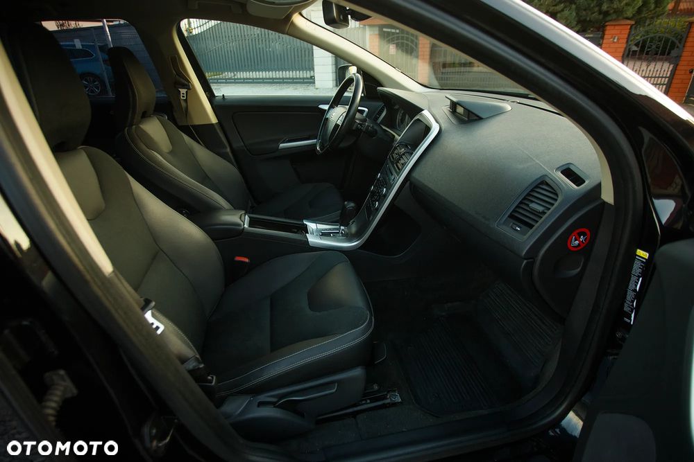 Volvo XC 60 2.4D AWD Kinetic - 26
