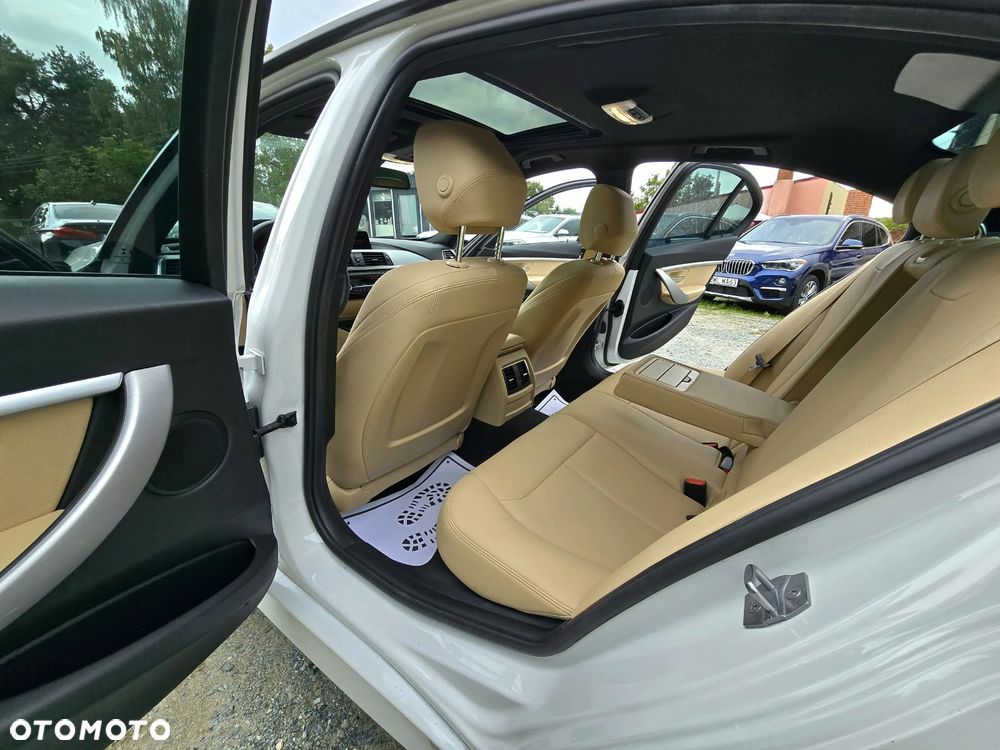 BMW Seria 3 330i - 21