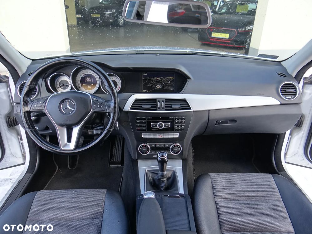 Mercedes-Benz Klasa C 180 CGI BlueEff Avantgarde - 24