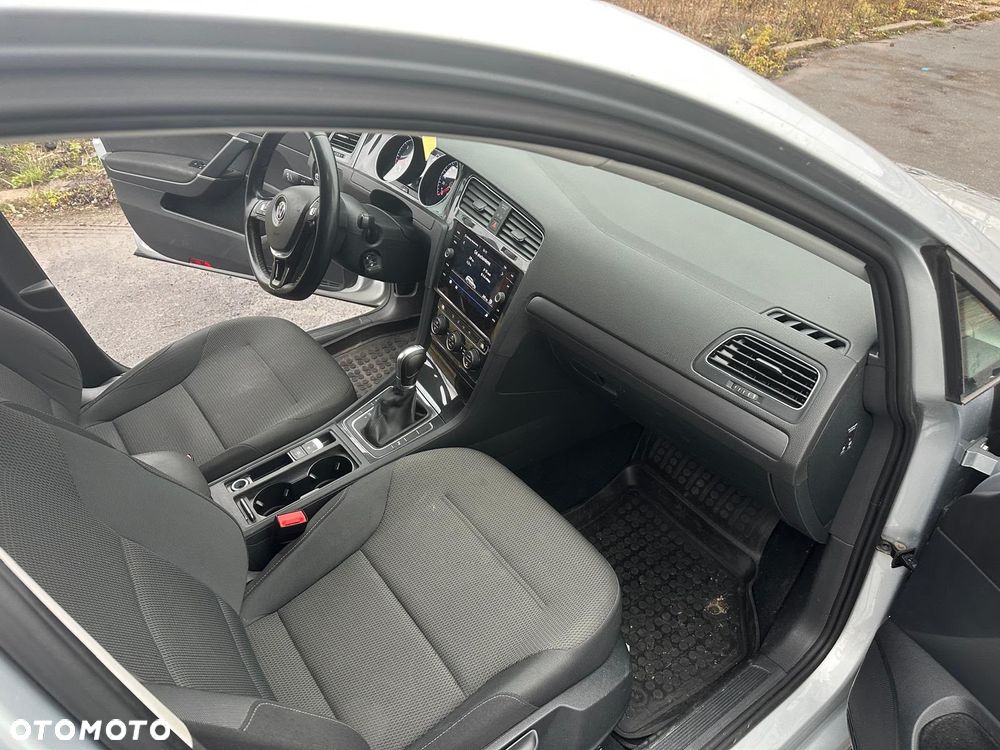 Volkswagen Golf - 9