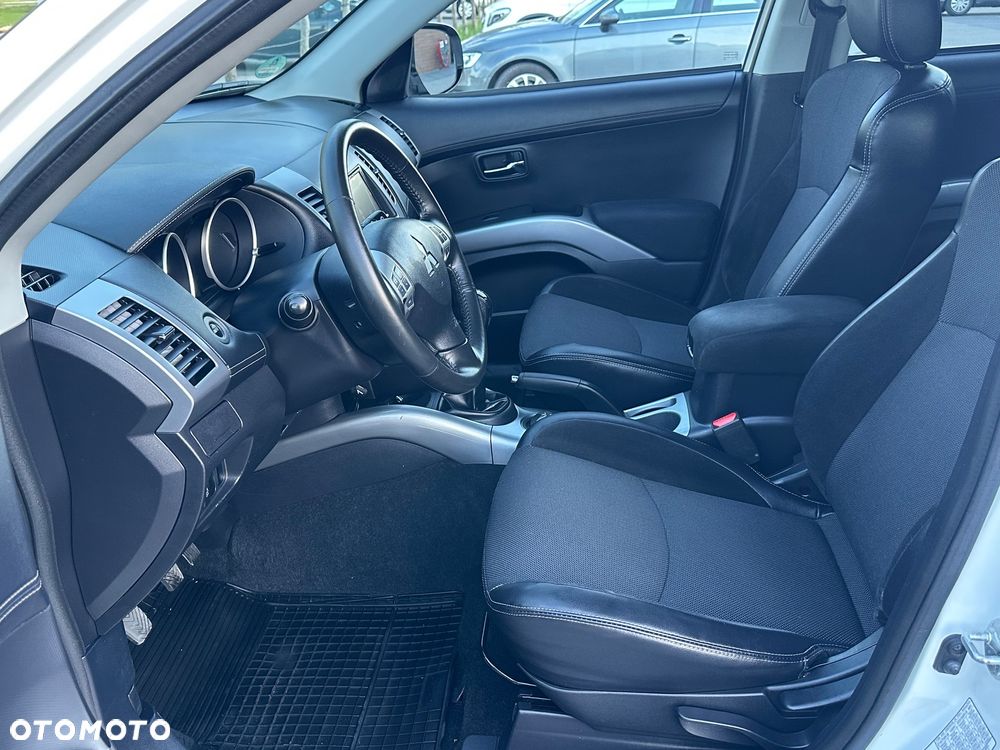 Mitsubishi Outlander 2.0 2WD Invite - 29
