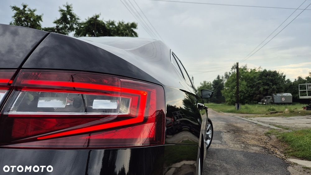 Skoda Superb 2.0 TDI Sportline DSG - 19