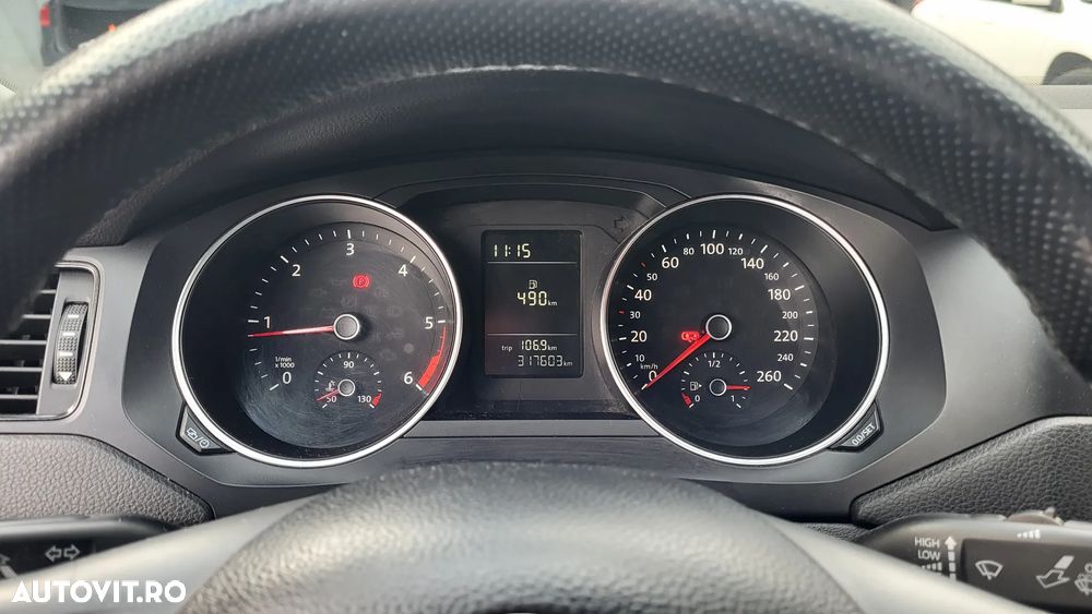 Volkswagen Jetta 2.0 TDI Comfortline - 12