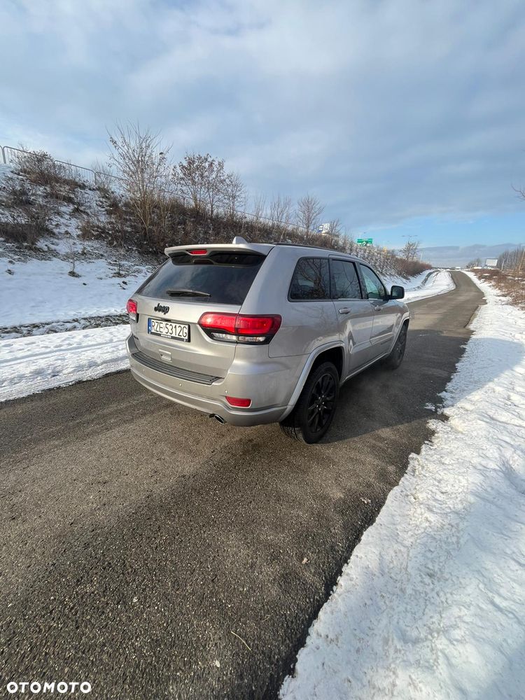 Jeep Grand Cherokee - 13