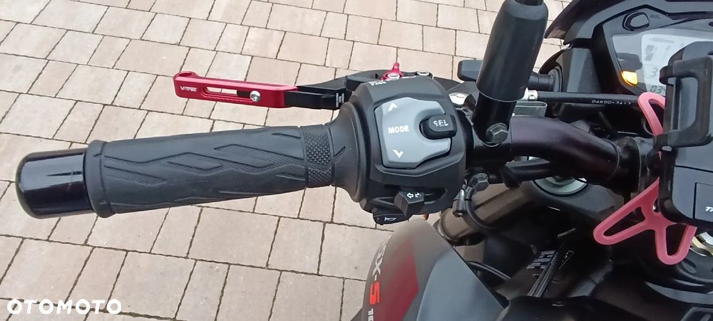 Suzuki GSX 1000 - 12