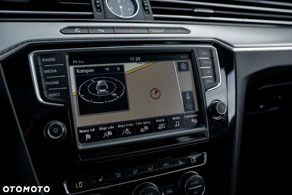 Volkswagen Passat Variant 2.0 TSI (BlueMotion Technology) 4Motion DSG Highline - 39