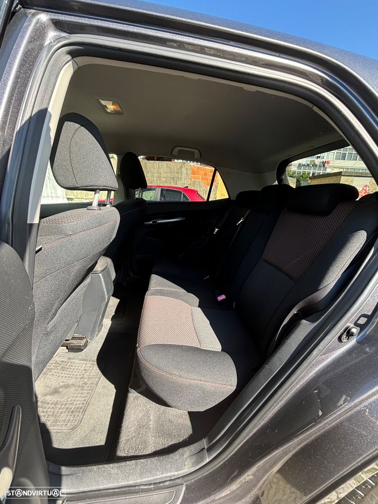 Toyota Auris 1.4 D-4D Exclusive+P.Sport - 2