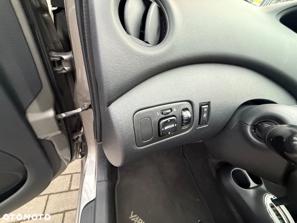 Toyota Yaris - 32