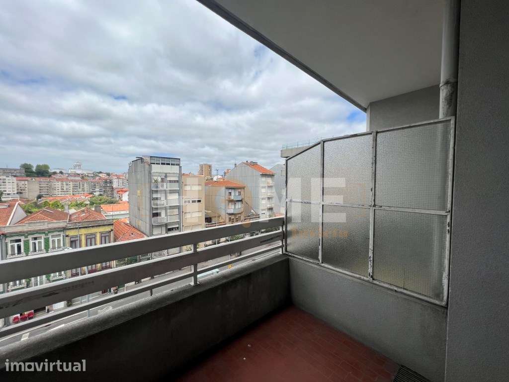 Apartamento T3+1, com varanda à Av. Fernão de Magalhães- Bonfim- Porto - Grande imagem: 4/60
