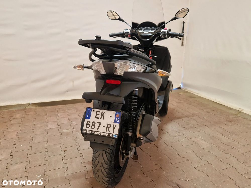 Piaggio MP-3 - 12