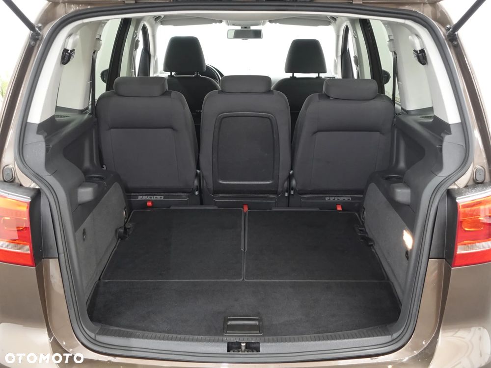 Volkswagen Touran - 26