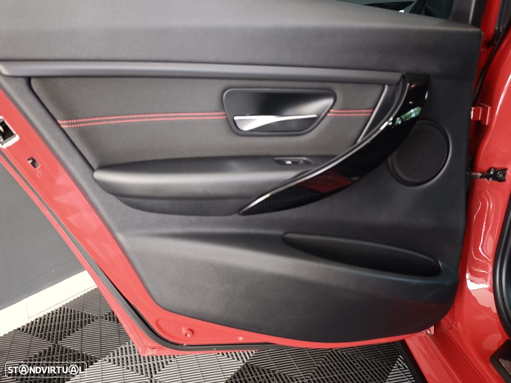 BMW 320 d Pack M - 31