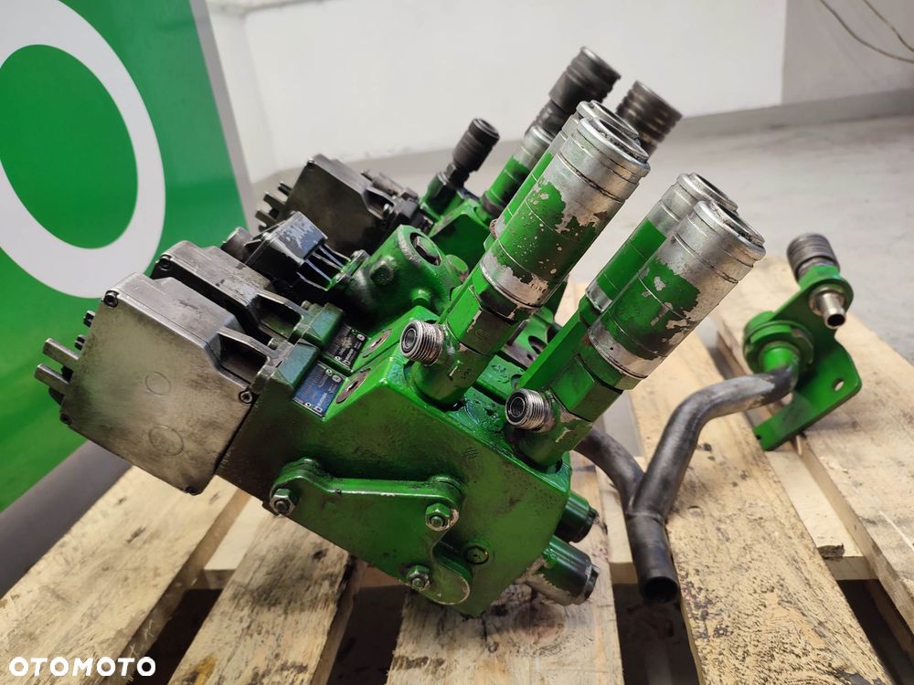 Rozdzielacz hydrauliczny JOHN DEERE 6175M (AL225653) - 7