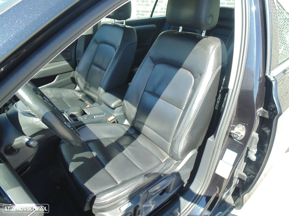 VW Passat 1.6 TDI Highline - 23
