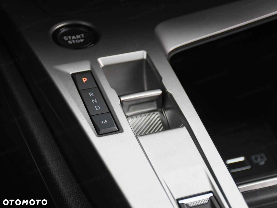 Peugeot 408 - 8