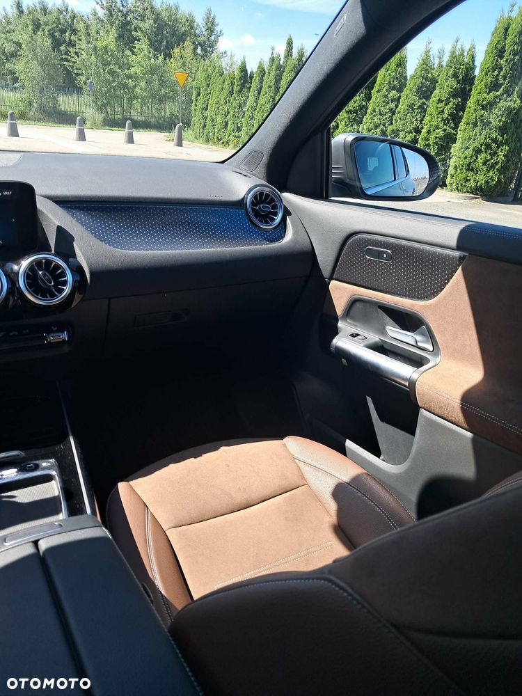 Mercedes-Benz GLA 200 d AMG Line - 12