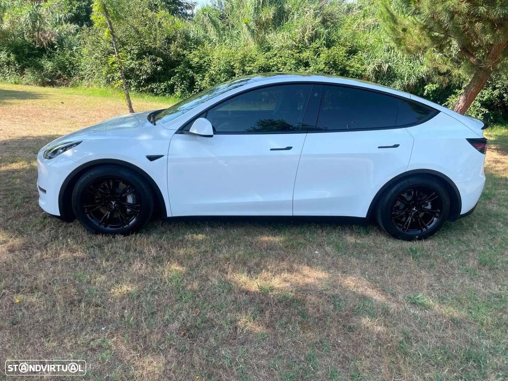 Tesla Model Y Long Range Dual Motor AWD — fotografia 4