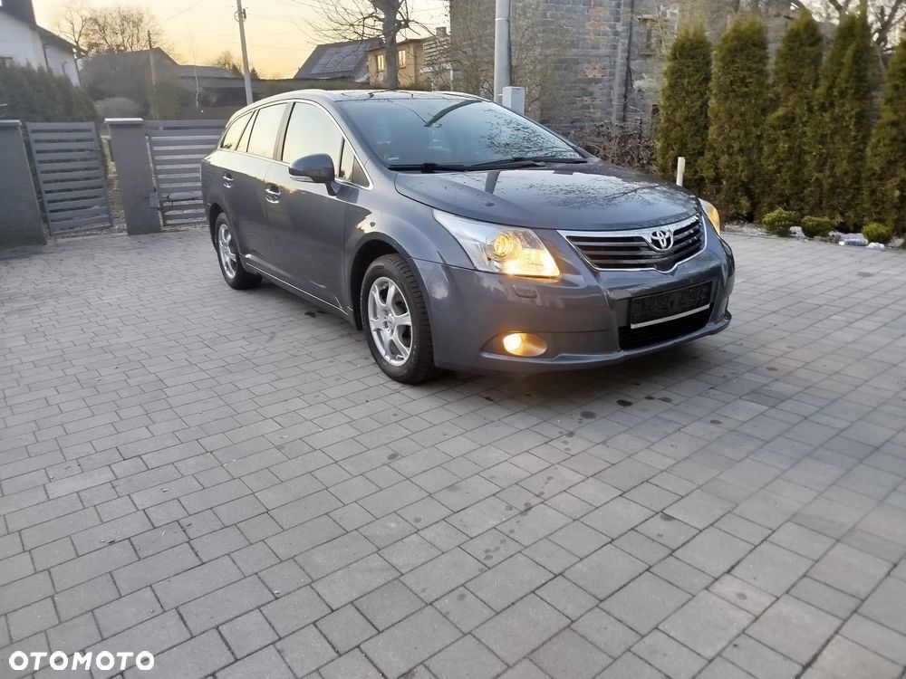 Toyota Avensis 1.8 Comfort - 1