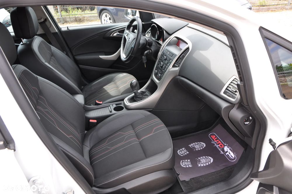Opel Astra 1.4 Turbo 150 Jahre - 12