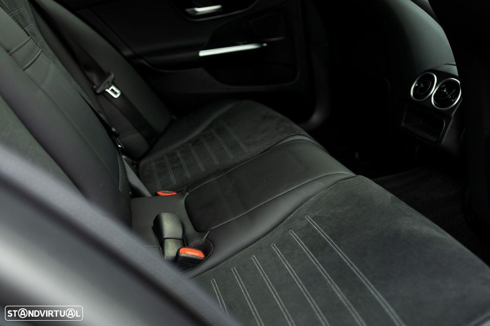 Mercedes-Benz C 300 e AMG Line - 35