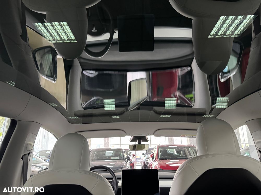 Tesla Model Y - 20