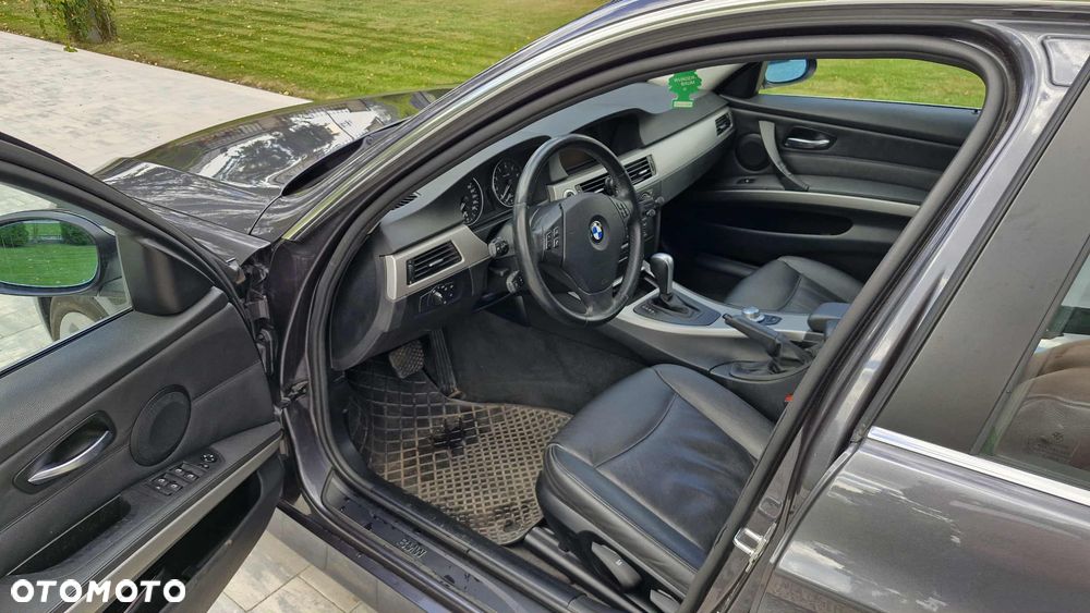 BMW Seria 3 325xi - 11