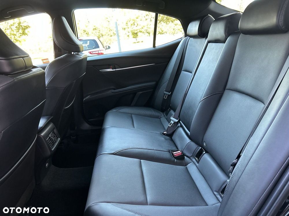 Toyota Camry - 24