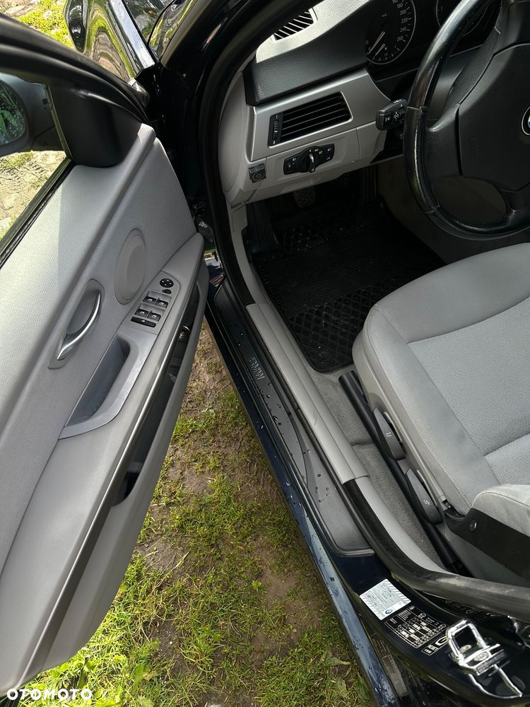 BMW Seria 3 320i - 6