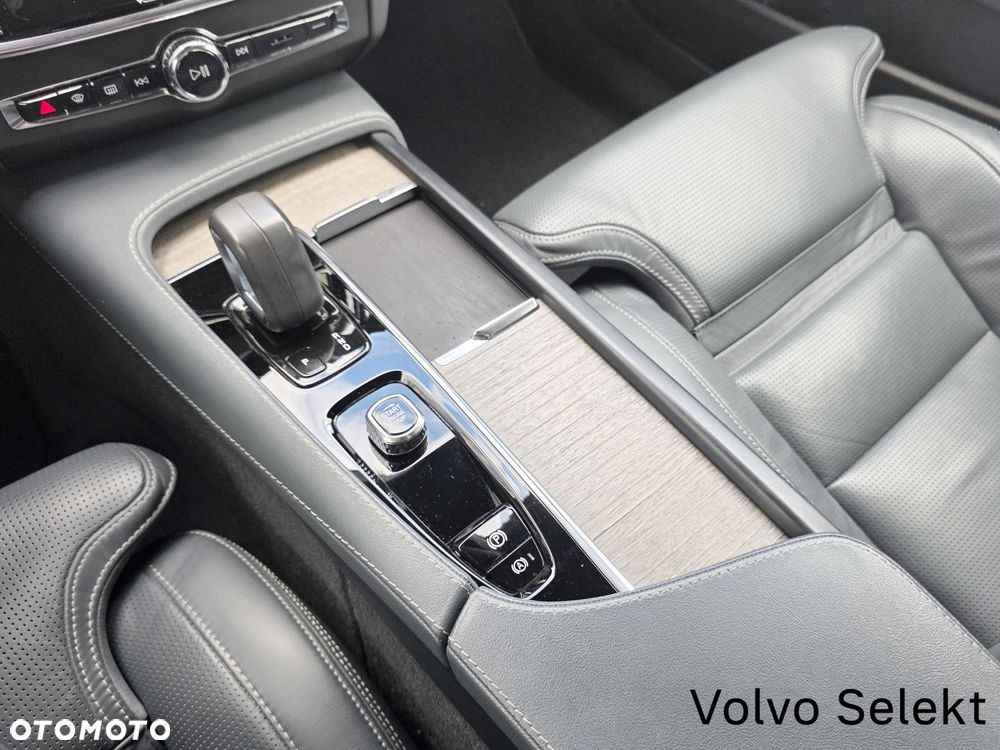 Volvo V90 Cross Country - 34