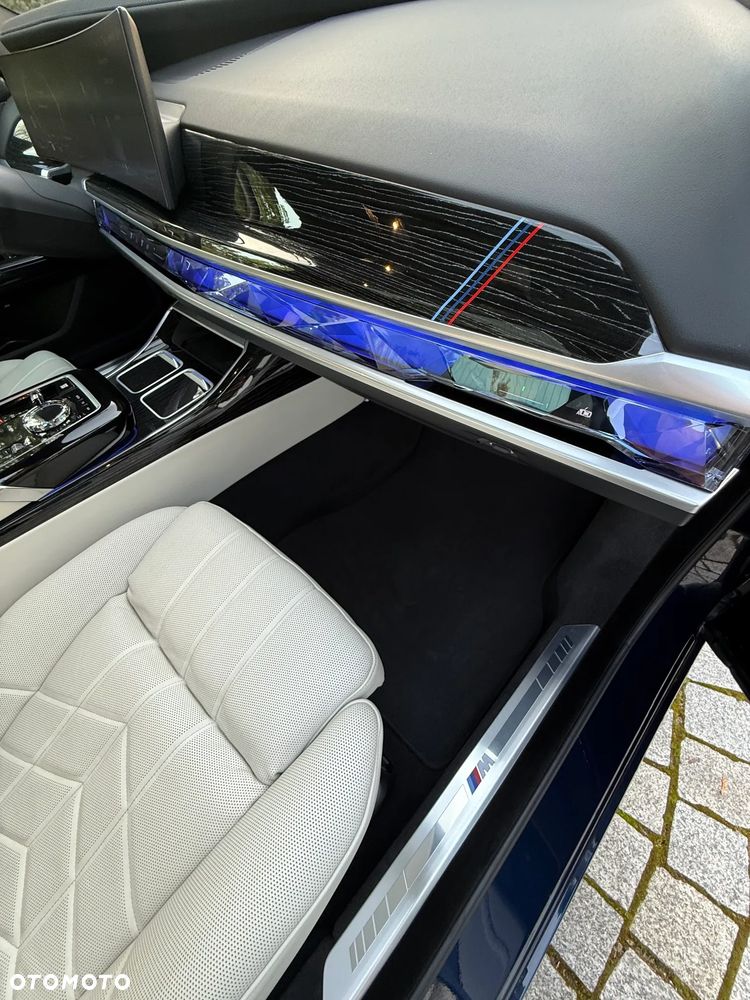 BMW Seria 7 - 39