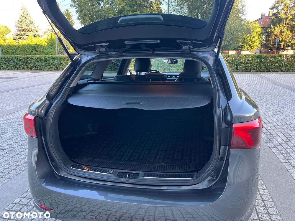 Toyota Avensis 1.8 Prestige MS - 13