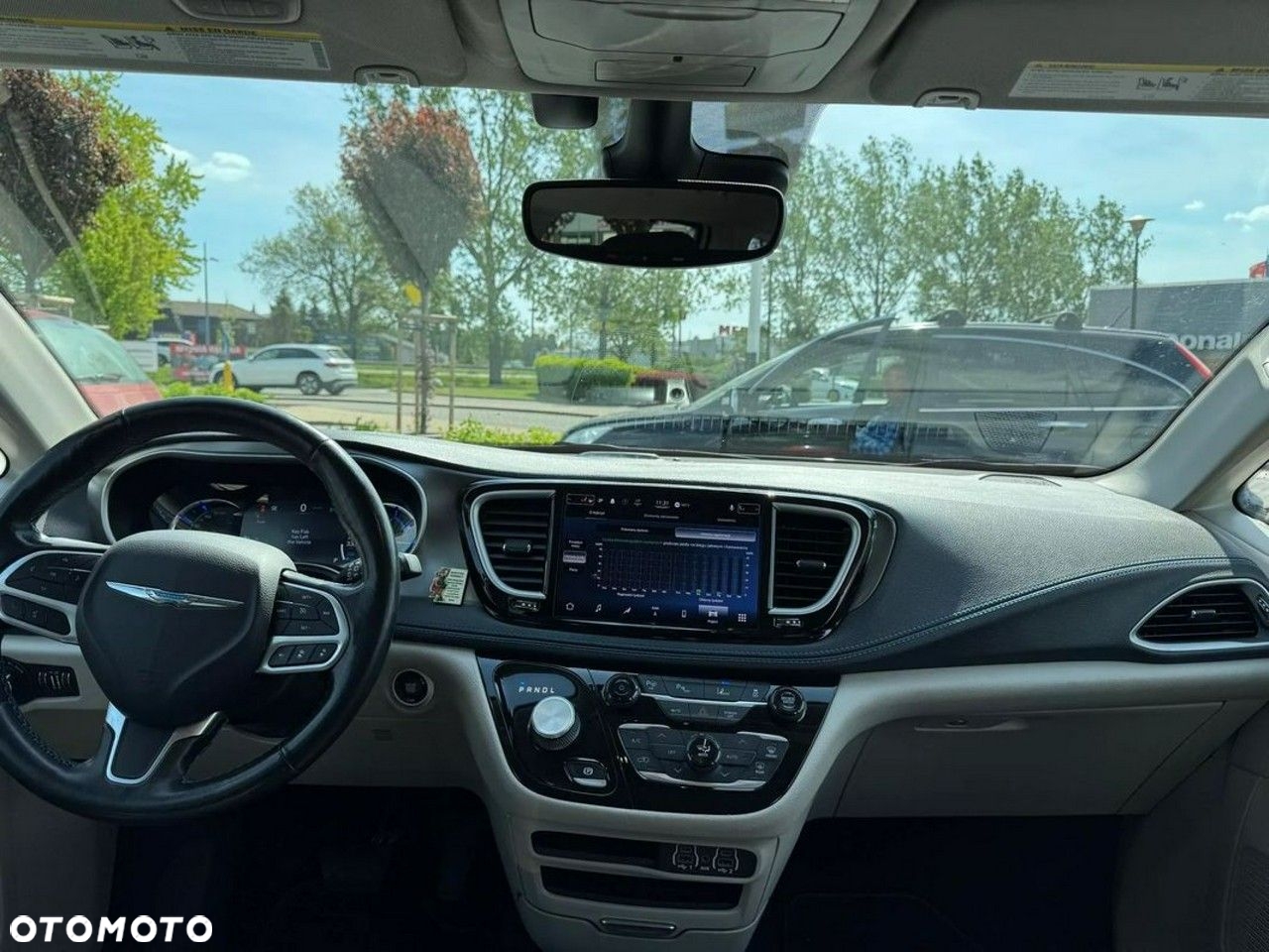 Chrysler Pacifica - 17