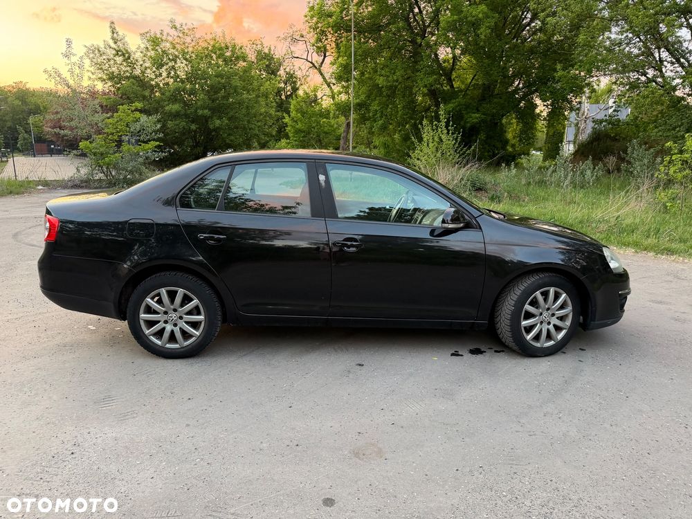 Volkswagen Jetta 1.9 TDI Trendline - 2