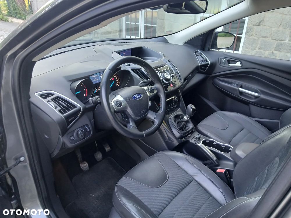 Ford Kuga 2.0 TDCi 4x4 Titanium - 4
