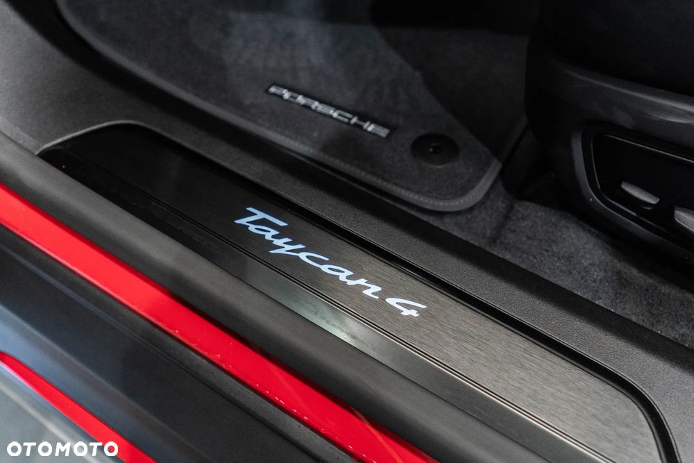 Porsche Taycan 105kWh 4 Black Edition - 34