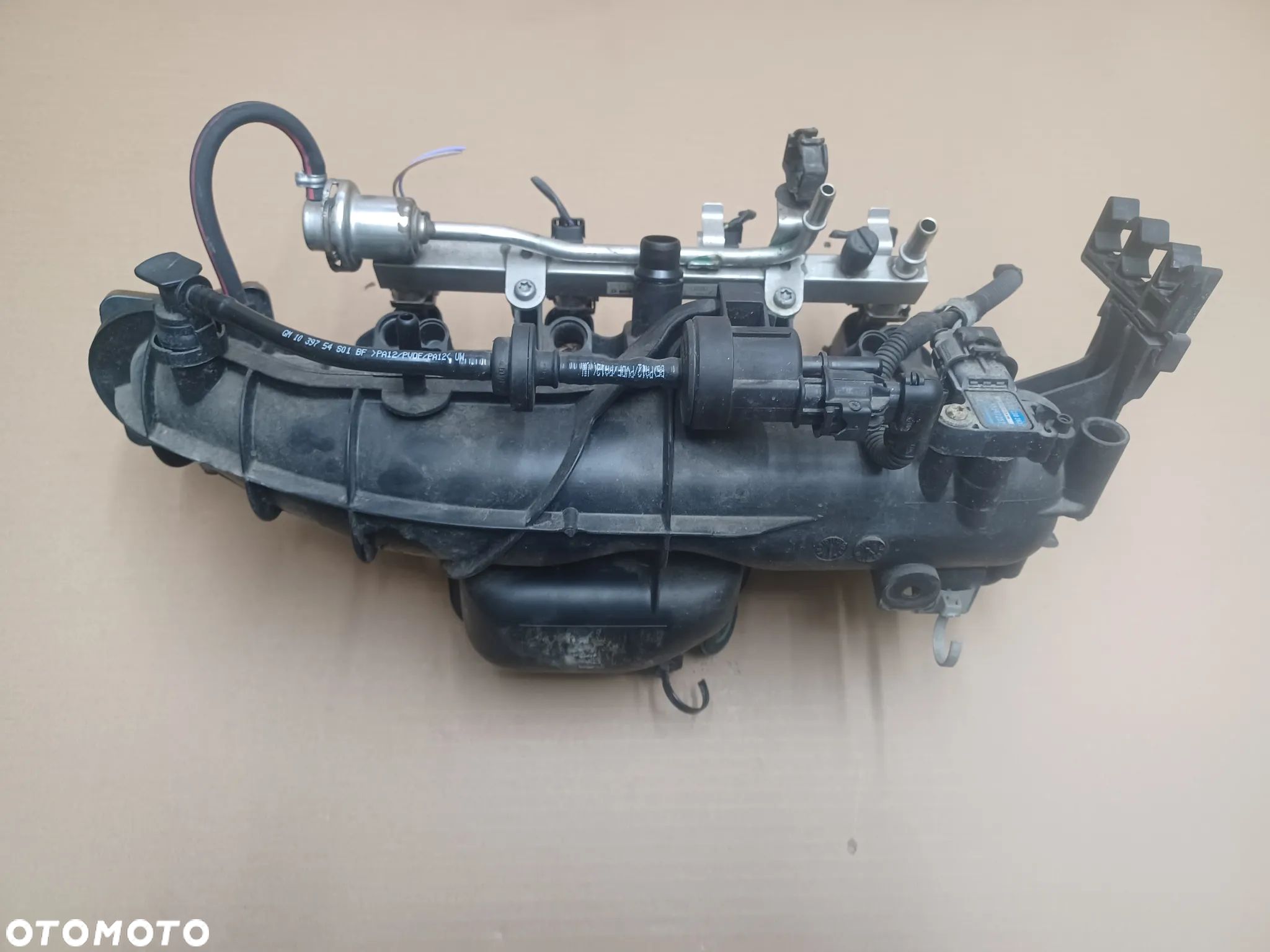 KOLEKTOR SSĄCY OPEL 1.4 T 55573171 - 1