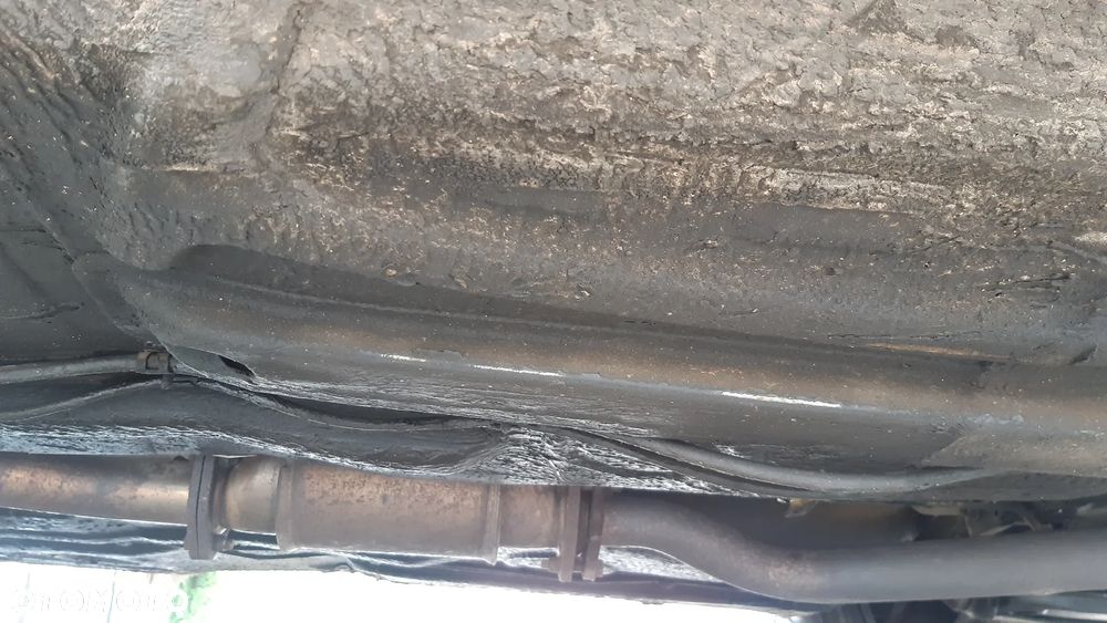 Volkswagen Passat 1.8 GL - 34