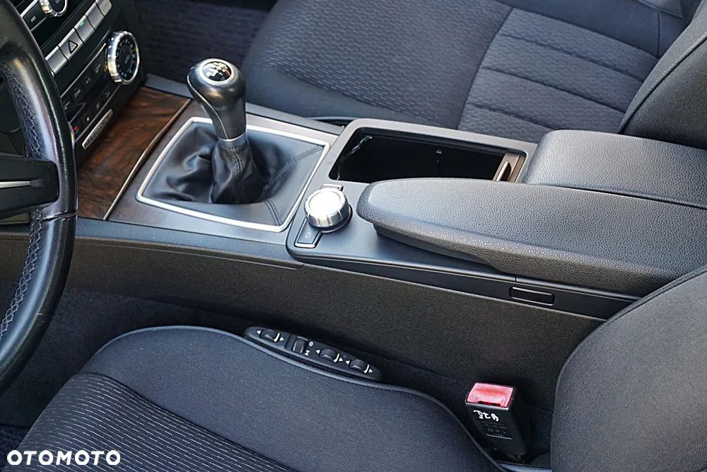 Mercedes-Benz Klasa C 180 BlueEFFICIENCY Elegance - 27