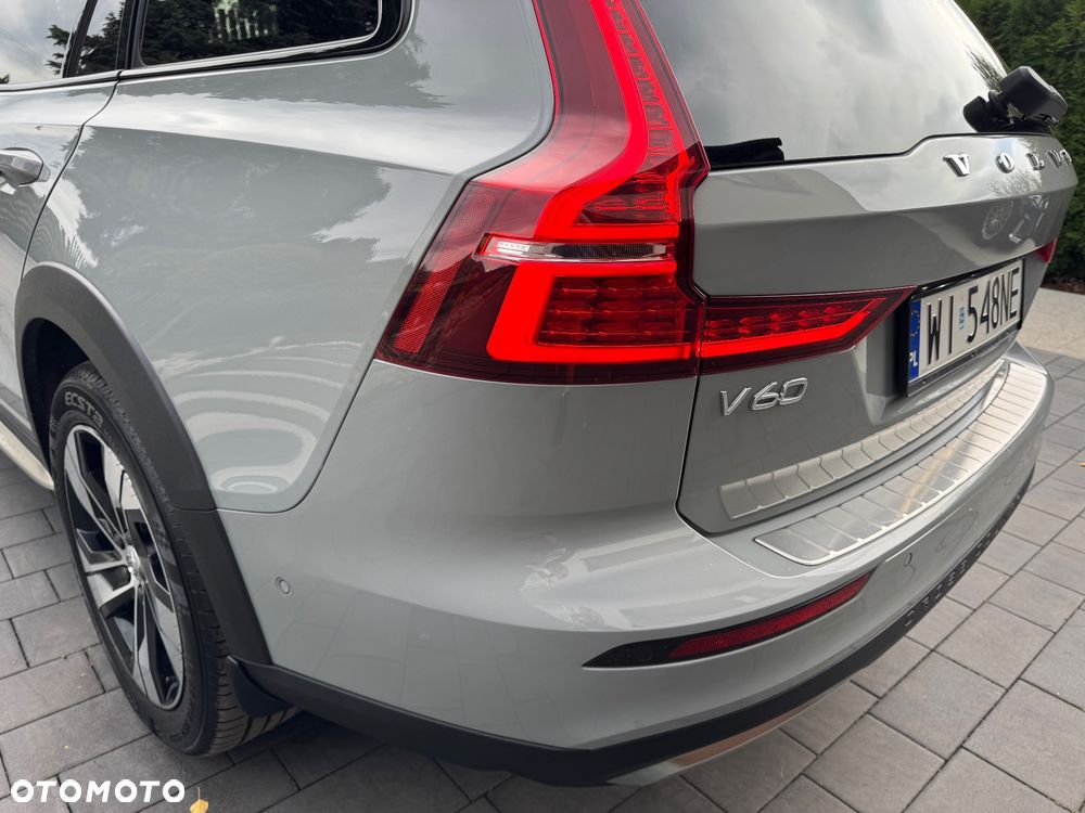 Volvo V60 Cross Country Plus B5 B AWD - 31