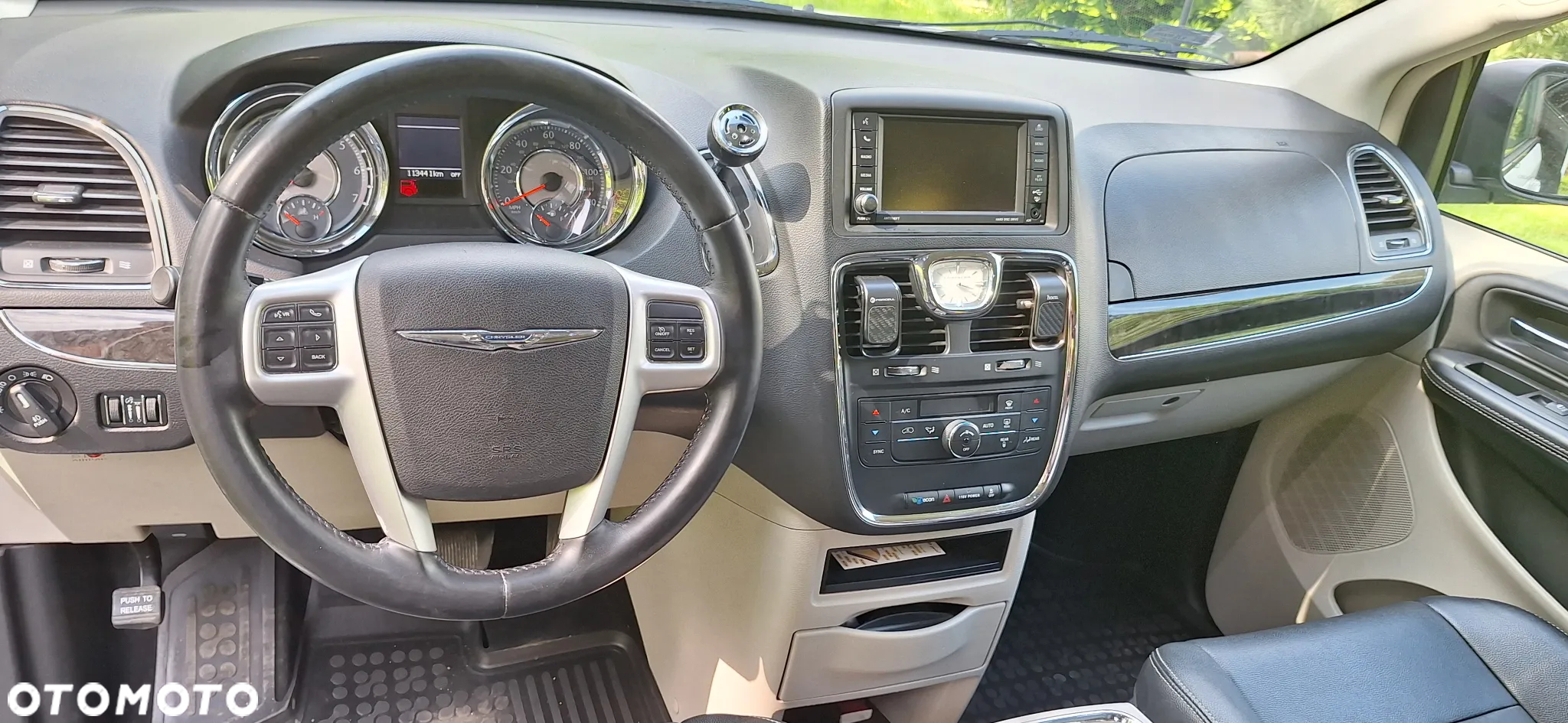 Chrysler Town & Country - 15