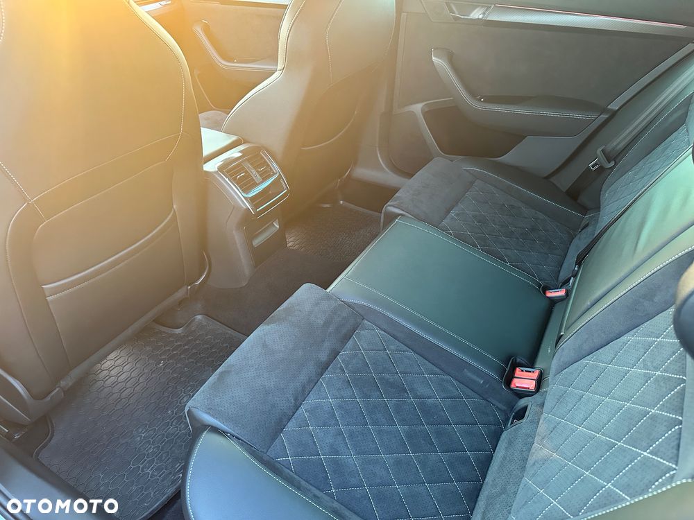 Skoda Superb 2.0 TDI SCR Sportline DSG - 9