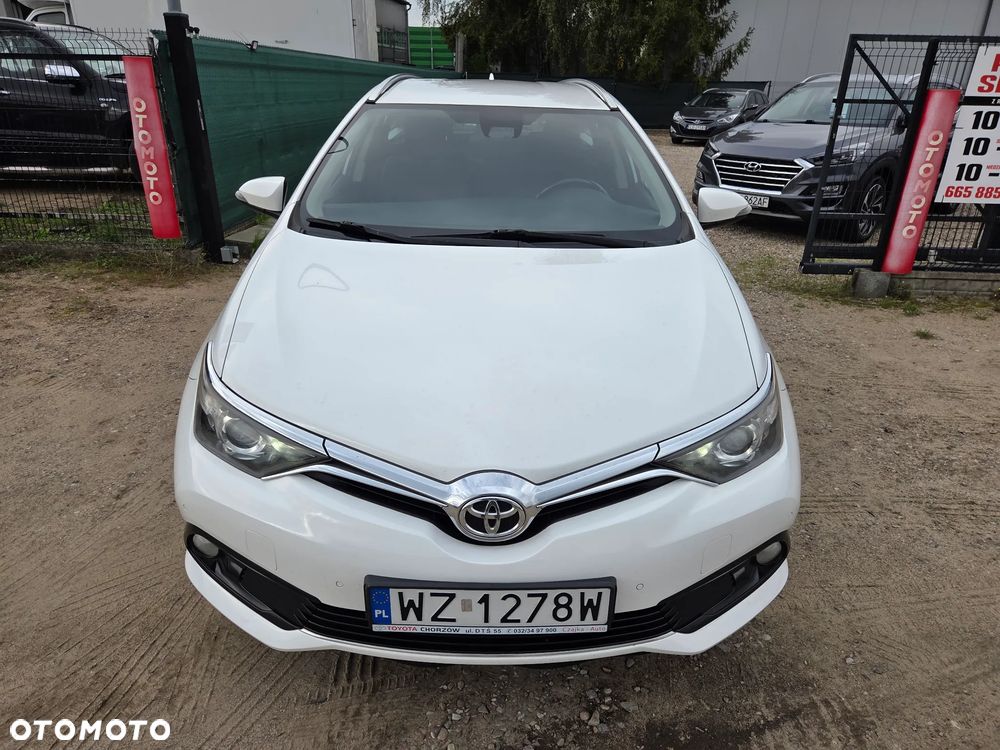 Toyota Auris 1.6 Premium MS - 16